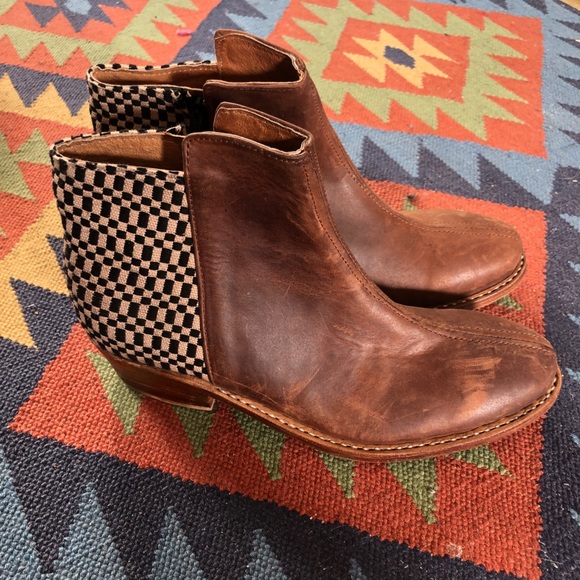 fair trade ankle boots made in Guatamala. Leather - Picture 1 of 3